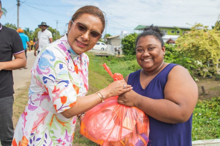 Read more about the article Distribution of packages in Nickerie