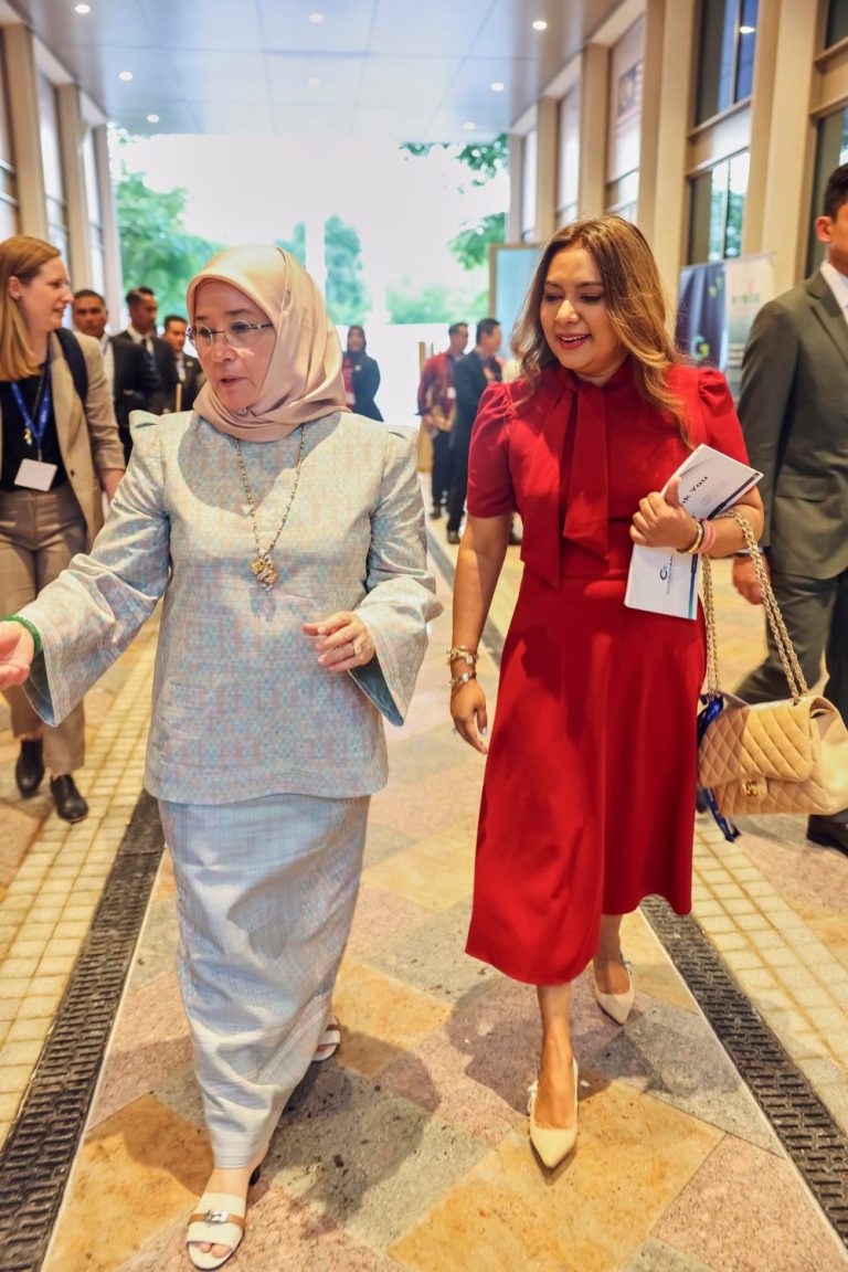 Read more about the article Meeting Queen Malaysia