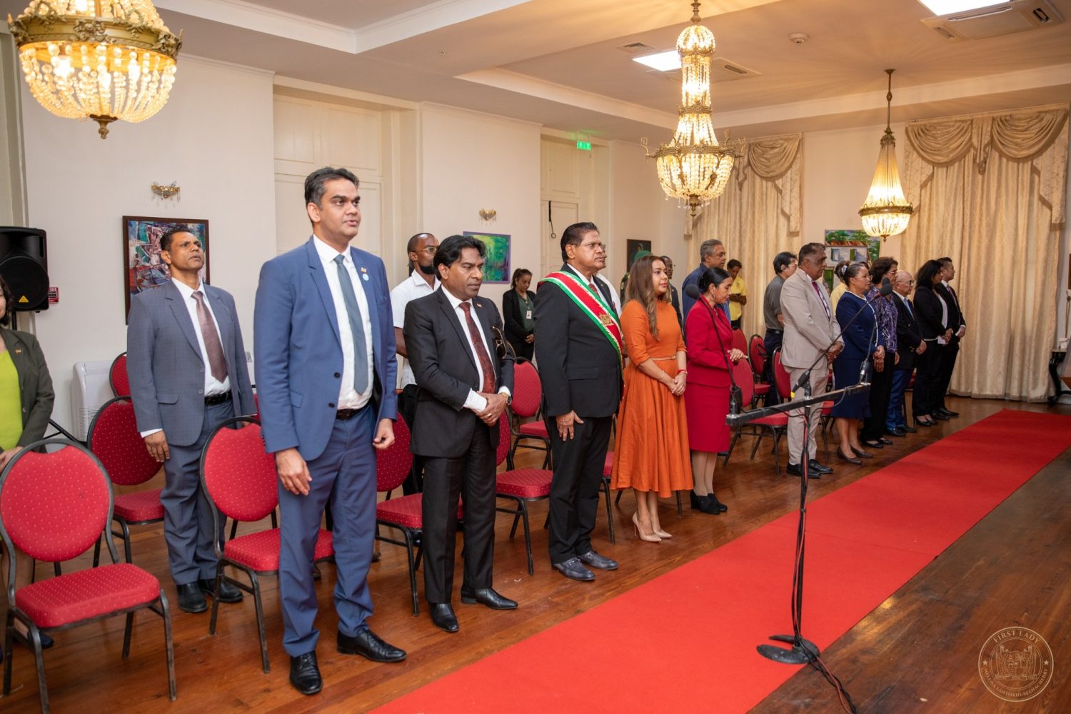 Lees meer over het artikel First Lady woont beëdigingen Presidentieel Paleis bij
